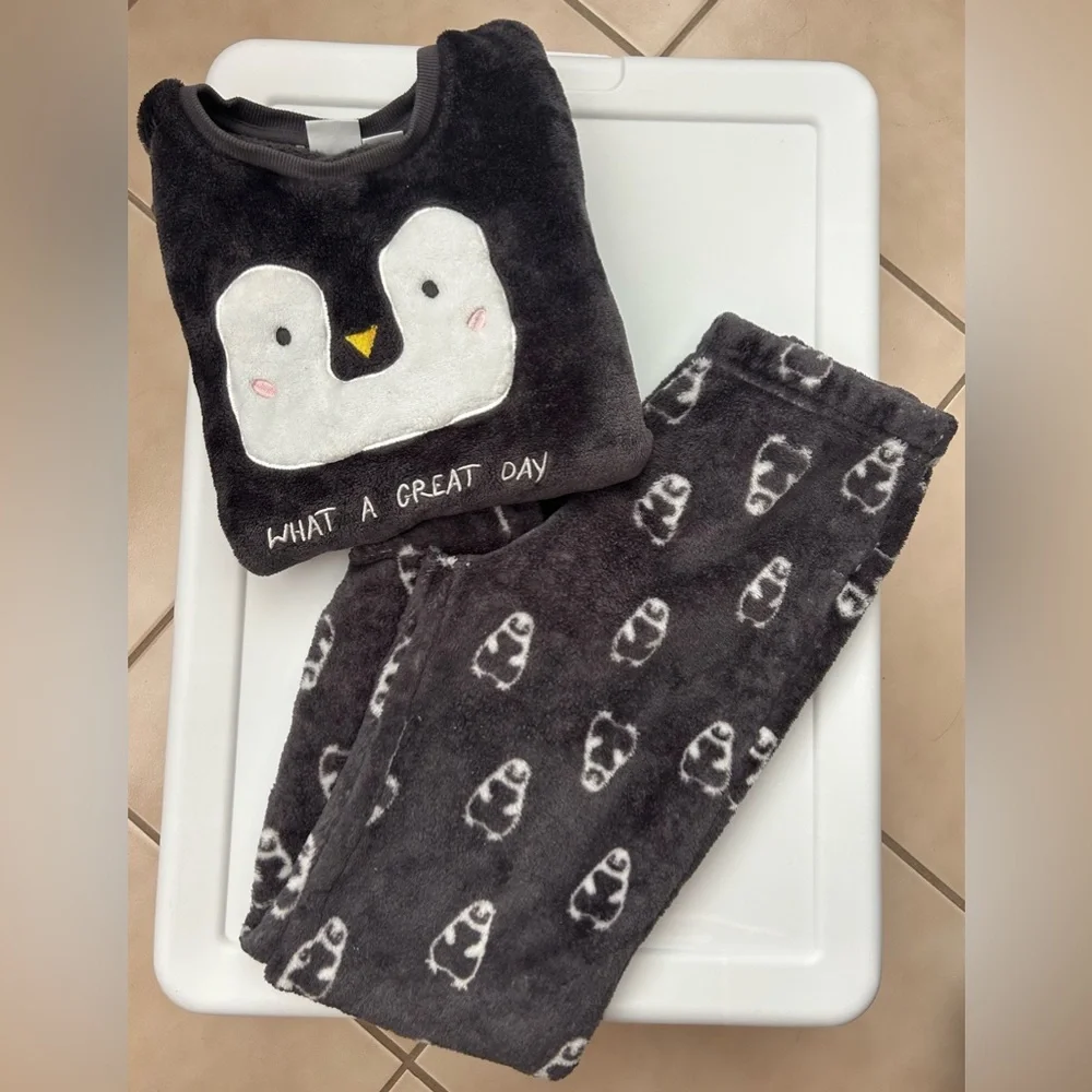 EUC Zara Kids Polar Fleece Penguin Pajama Set in Black and White
